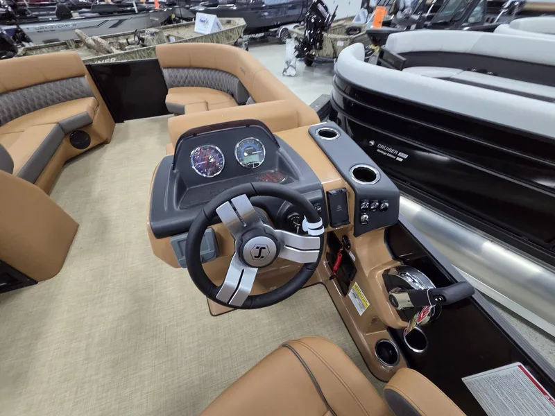 Slide: The Image of Harris Cruiser 230 2026 - 13