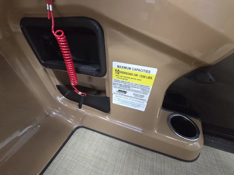 Slide: The Image of Harris Cruiser 230 2026 - 15