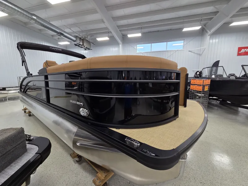 Slide: The Image of Harris Cruiser 230 2026 - 2