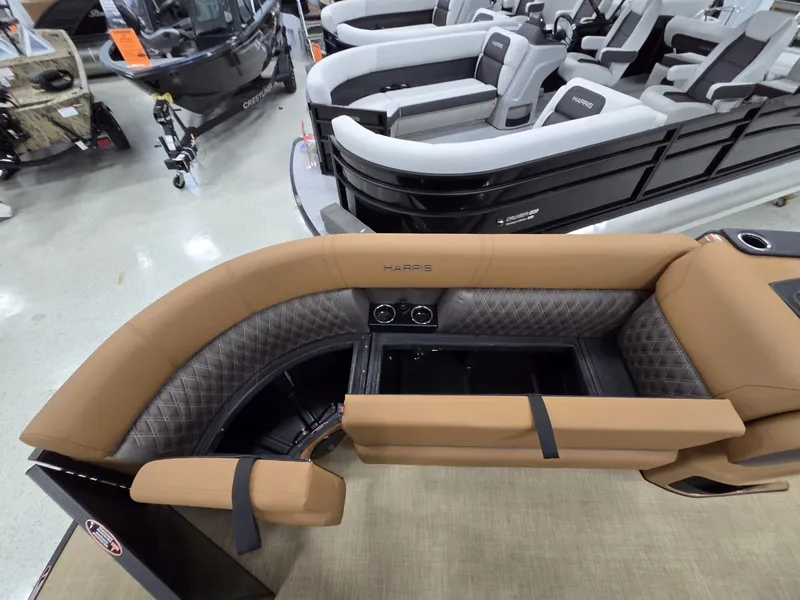 Slide: The Image of Harris Cruiser 230 2026 - 21