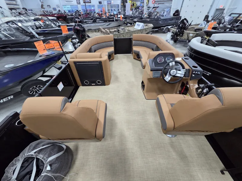 Slide: The Image of Harris Cruiser 230 2026 - 25