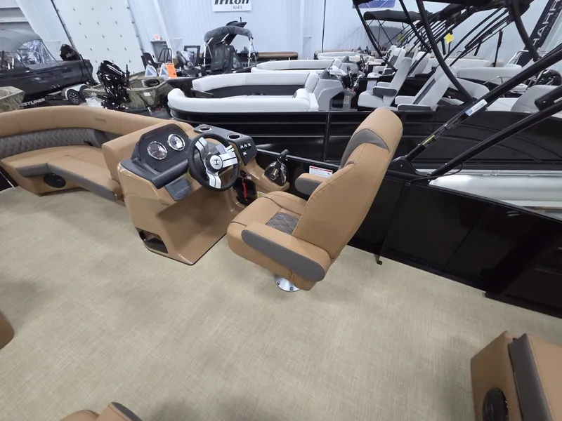 Slide: The Image of Harris Cruiser 230 2026 - 26