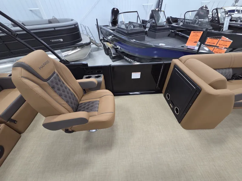 Slide: The Image of Harris Cruiser 230 2026 - 27