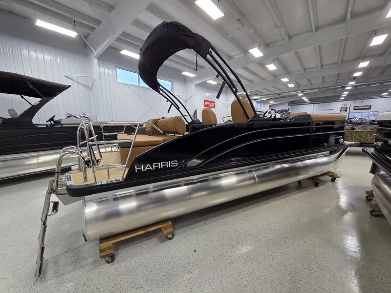 Slide: The Image of Harris Cruiser 230 2026 - 4