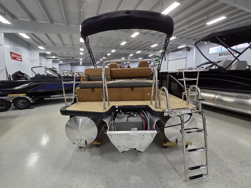 Slide: The Image of Harris Cruiser 230 2026 - 5