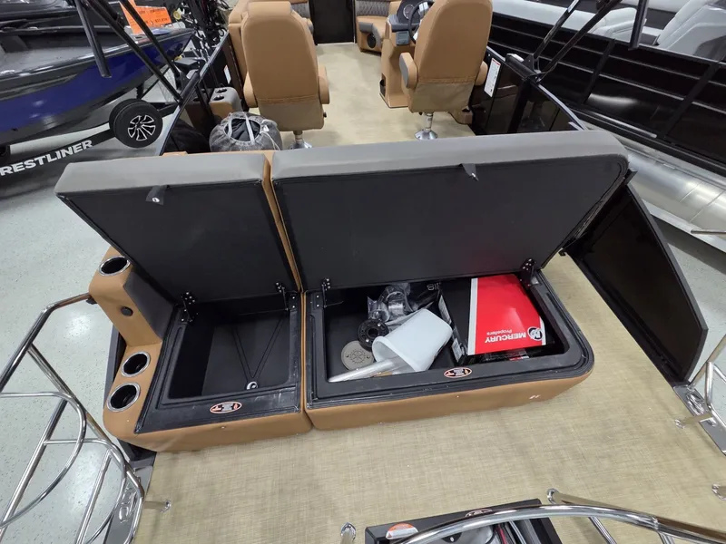 Slide: The Image of Harris Cruiser 230 2026 - 8