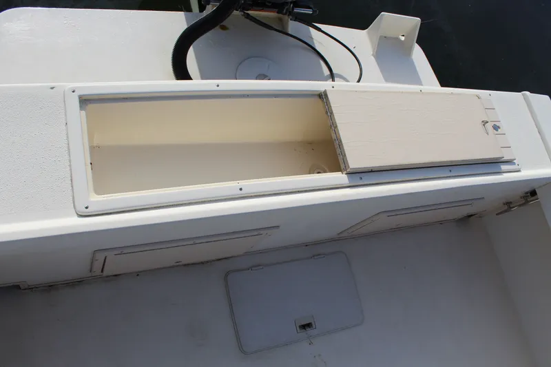 Slide: The Image of Parker Marine 2510 Modified Vee Walkaround 2004 - 16