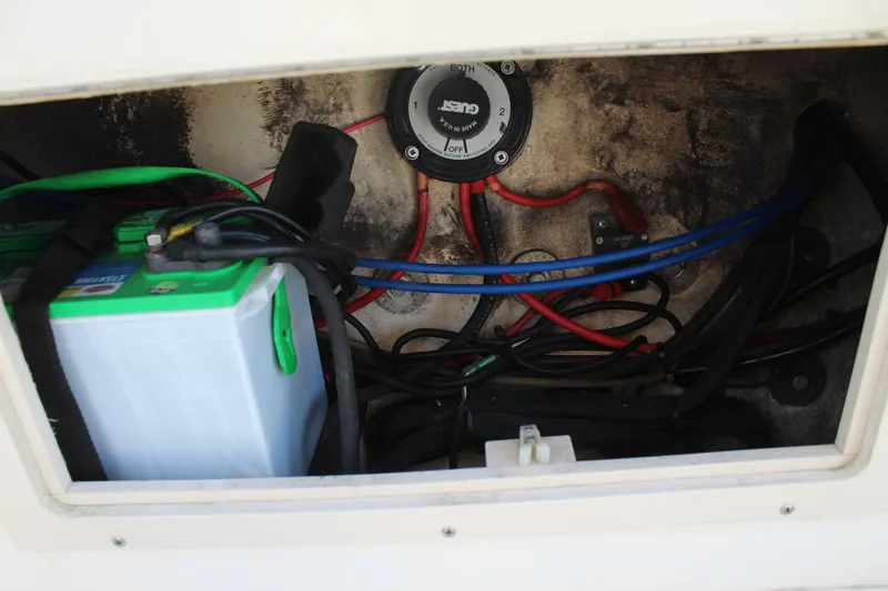 Slide: The Image of Parker Marine 2510 Modified Vee Walkaround 2004 - 18