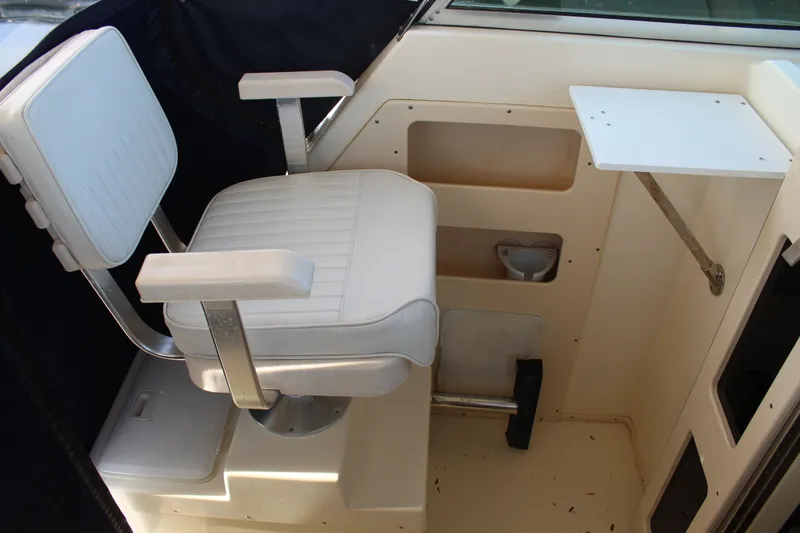 Slide: The Image of Parker Marine 2510 Modified Vee Walkaround 2004 - 25