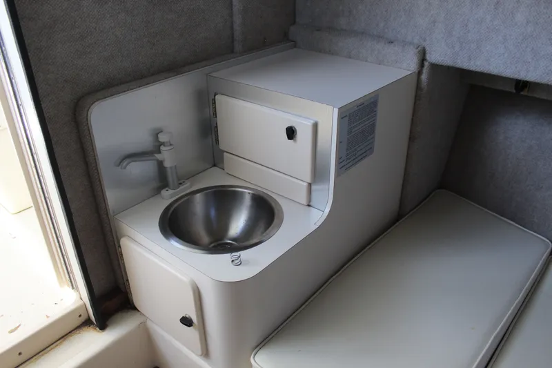 Slide: The Image of Parker Marine 2510 Modified Vee Walkaround 2004 - 28