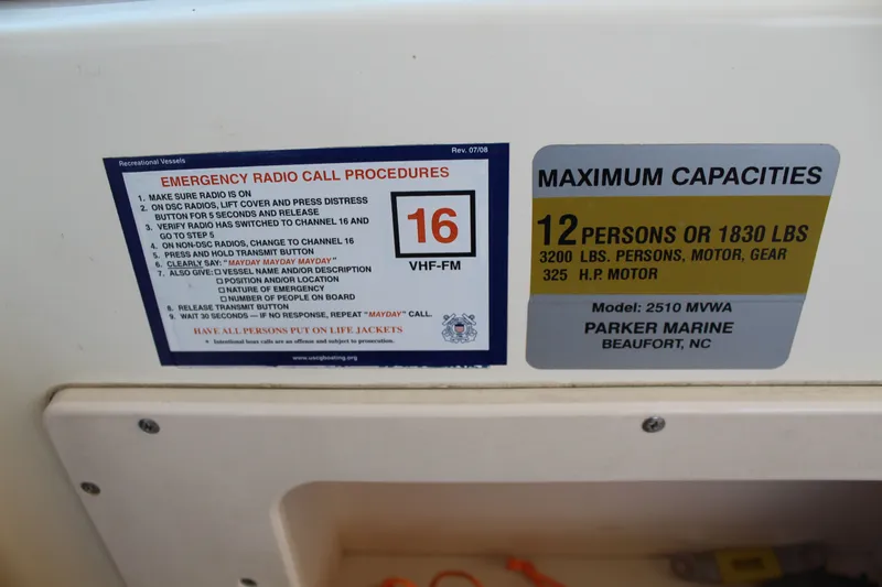 Slide: The Image of Parker Marine 2510 Modified Vee Walkaround 2004 - 34