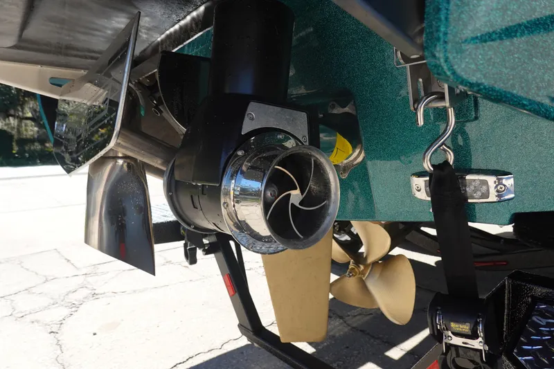 Slide: The Image of 2026 Malibu Wakesetter 23 LSV boat propeller and exhaust system close-up. - 7