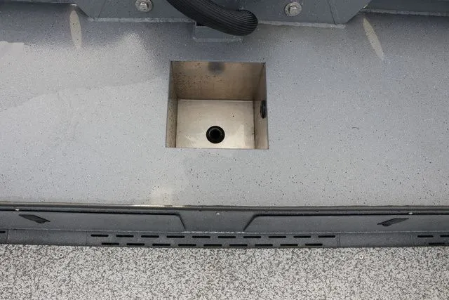 Slide: The Image of Alumaweld Adventurer 18 2026 - 20