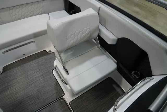 Slide: The Image of Four Winns H2 Freedom 2026 - 12