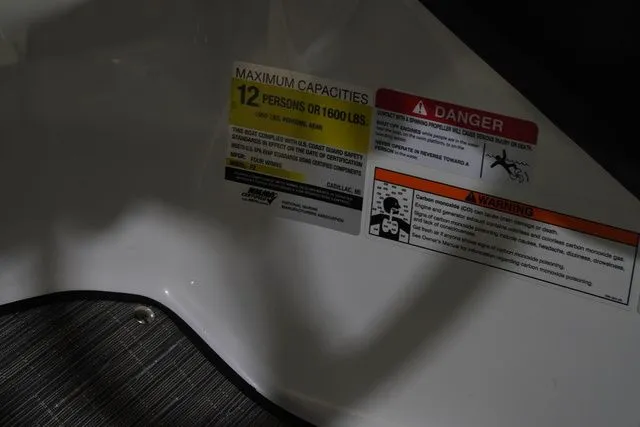 Slide: The Image of Four Winns H2 Freedom 2026 - 16