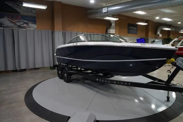 Slide: The Image of Four Winns H2 Freedom 2026 - 5