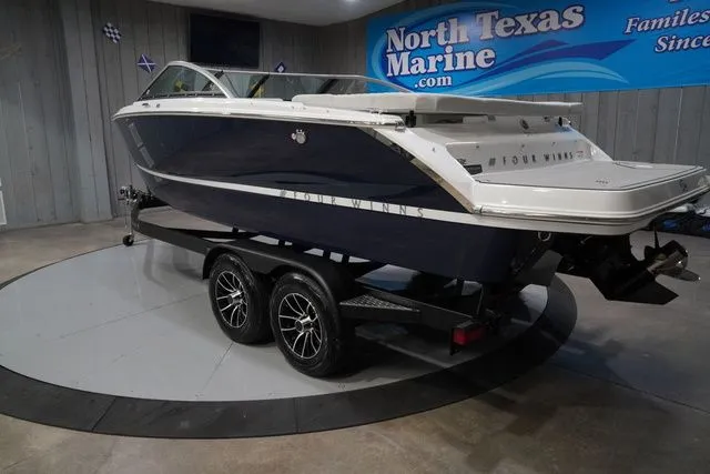 Slide: The Image of Four Winns H2 Freedom 2026 - 9