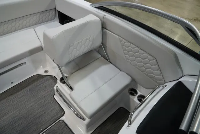 Slide: The Image of Four Winns H1 Freedom 2026 - 12