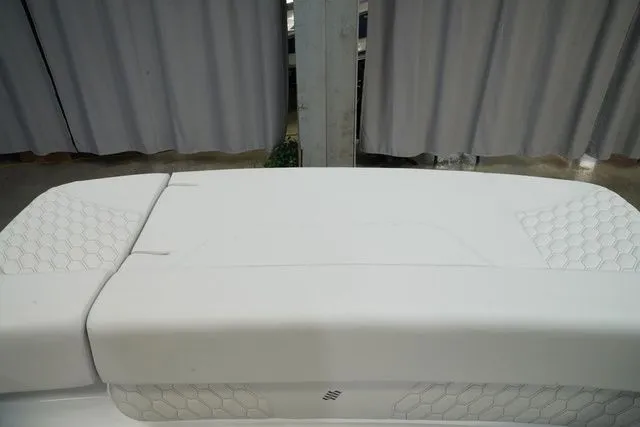 Slide: The Image of Four Winns H1 Freedom 2026 - 19