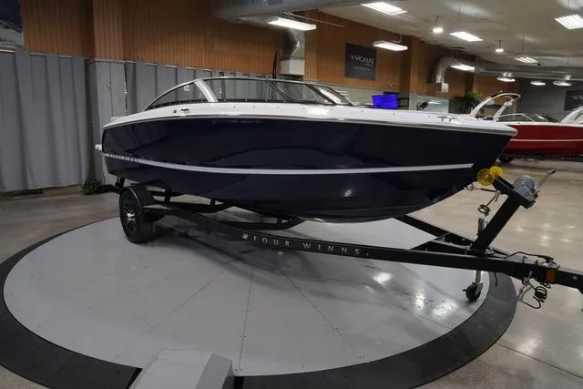 Slide: The Image of Four Winns H1 Freedom 2026 - 5