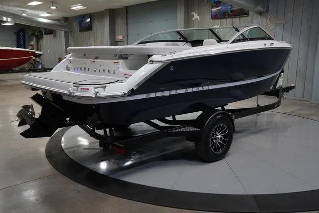 Slide: The Image of Four Winns H1 Freedom 2026 - 7