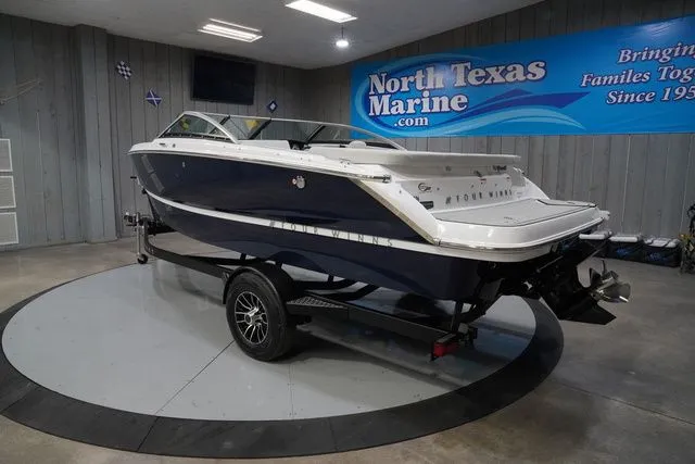 Slide: The Image of Four Winns H1 Freedom 2026 - 9