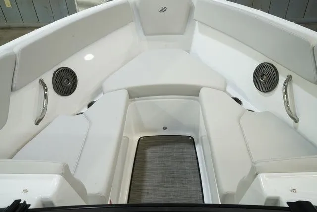 Slide: The Image of Four Winns H1 Freedom 2026 - 10