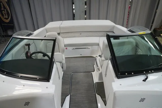 Slide: The Image of Four Winns H1 Freedom 2026 - 11