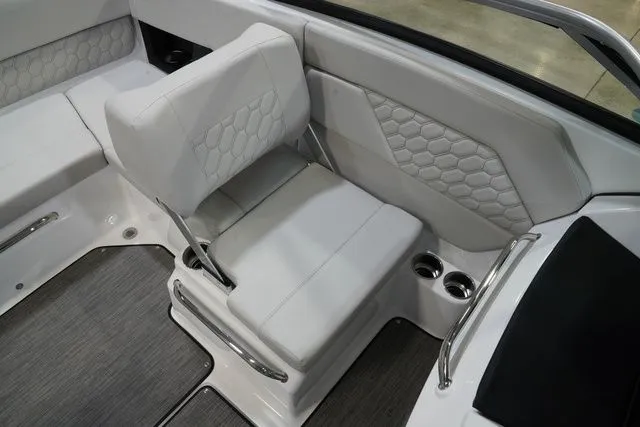 Slide: The Image of Four Winns H1 Freedom 2026 - 12