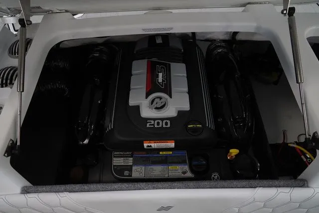 Slide: The Image of Four Winns H1 Freedom 2026 - 18