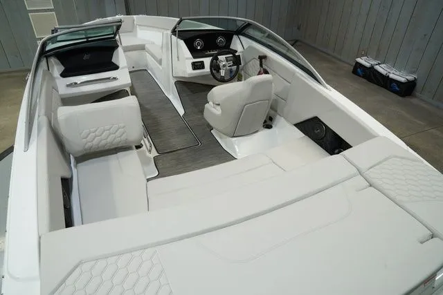 Slide: The Image of Four Winns H1 Freedom 2026 - 21