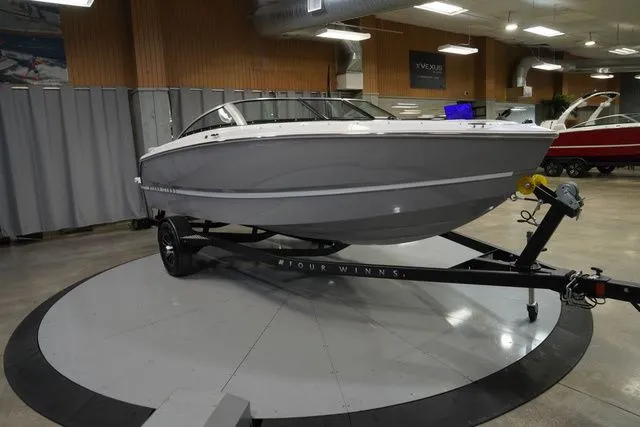 Slide: The Image of Four Winns H1 Freedom 2026 - 5