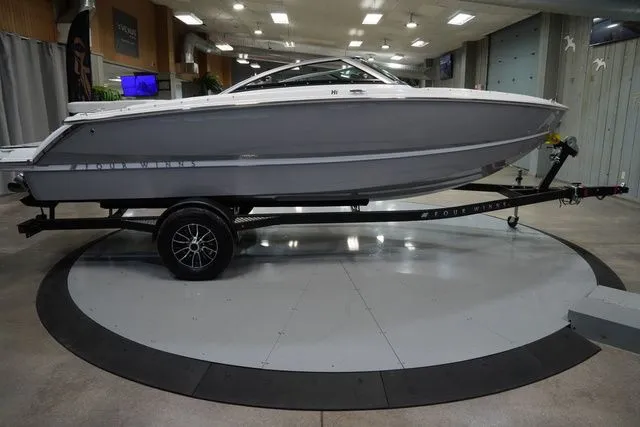 Slide: The Image of Four Winns H1 Freedom 2026 - 6