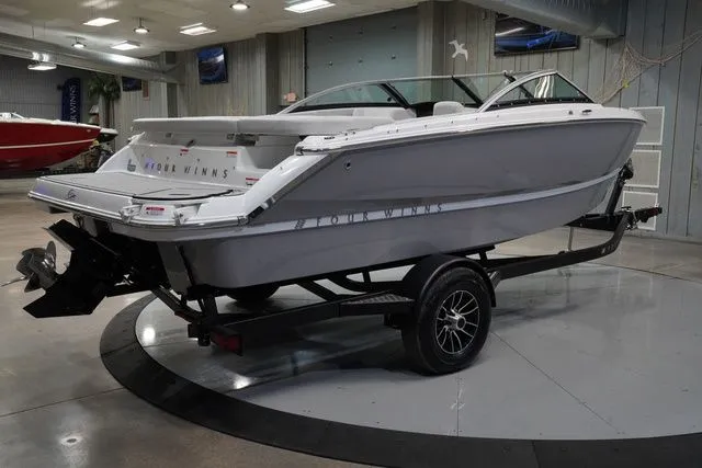 Slide: The Image of Four Winns H1 Freedom 2026 - 7