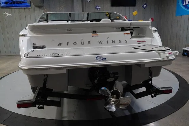 Slide: The Image of Four Winns H1 Freedom 2026 - 8