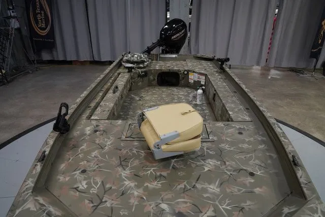 Slide: The Image of Tracker Grizzly 1654 T Sportsman 2024 - 4