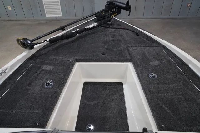 Slide: The Image of Ranger 180 Vs Reata 2009 - 10