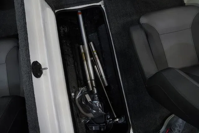 Slide: The Image of Ranger 180 Vs Reata 2009 - 20