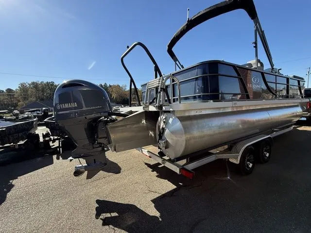 Slide: The Image of Veranda VR22RFL Tri-Toon 2024 - 5