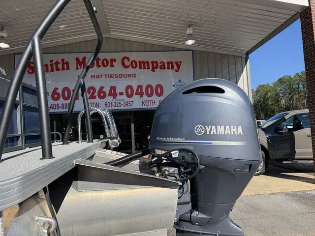 Slide: The Image of Veranda VR22RFL Tri-Toon 2024 - 8