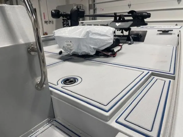 Slide: The Image of G3 Gator Tough 18 CCJ DLX 2026 - 8