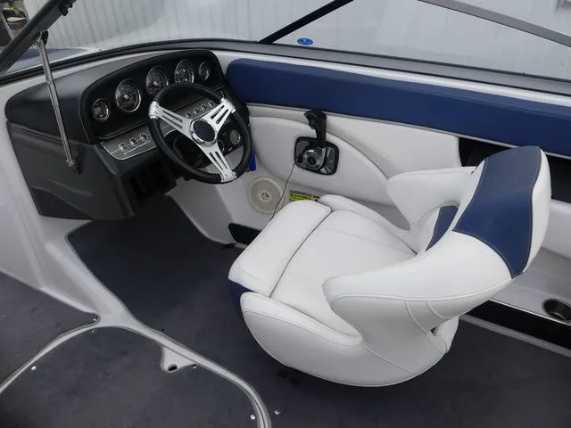 Slide: The Image of Four Winns H Series H200 2011 - 12