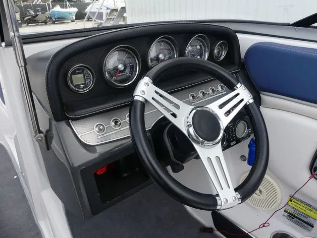 Slide: The Image of Four Winns H Series H200 2011 - 13