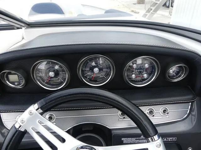 Slide: The Image of Four Winns H Series H200 2011 - 14