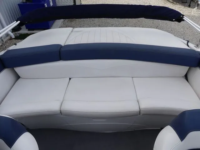 Slide: The Image of Four Winns H Series H200 2011 - 15