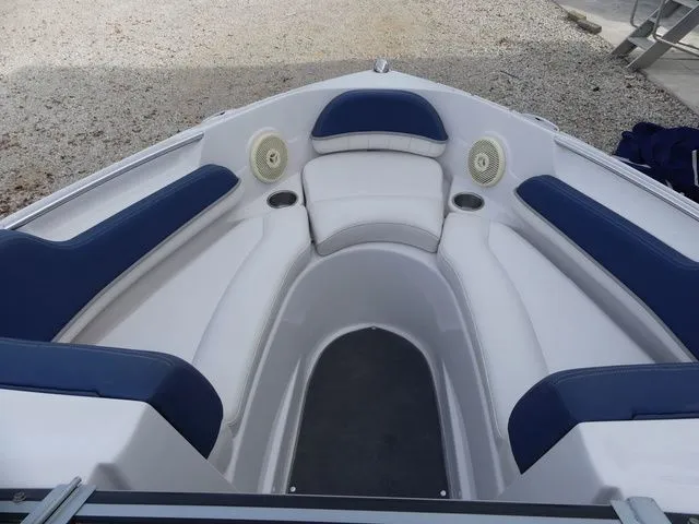 Slide: The Image of Four Winns H Series H200 2011 - 16