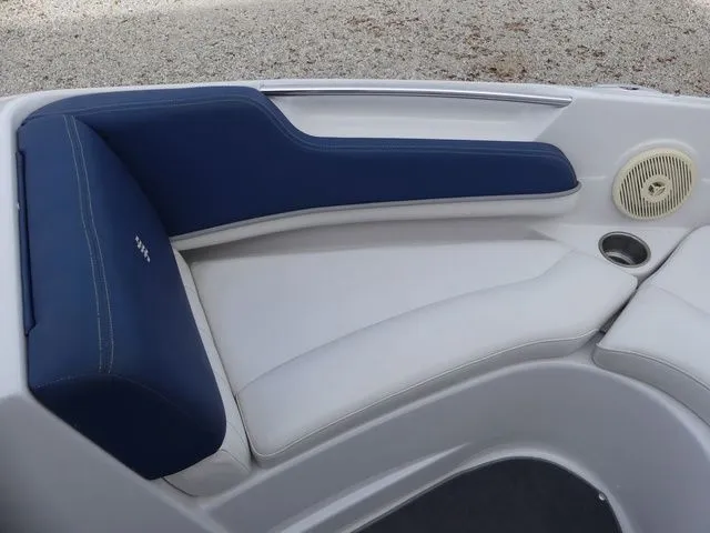 Slide: The Image of Four Winns H Series H200 2011 - 17