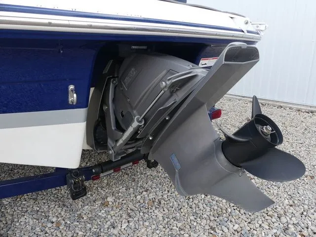 Slide: The Image of Four Winns H Series H200 2011 - 4