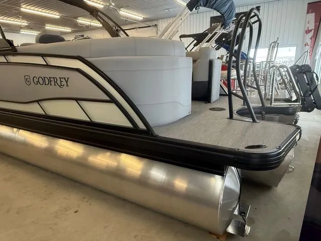 Slide: The Image of Godfrey Monaco 235 SBC iMPACT Package (29 in. Center Tube 2026 - 3