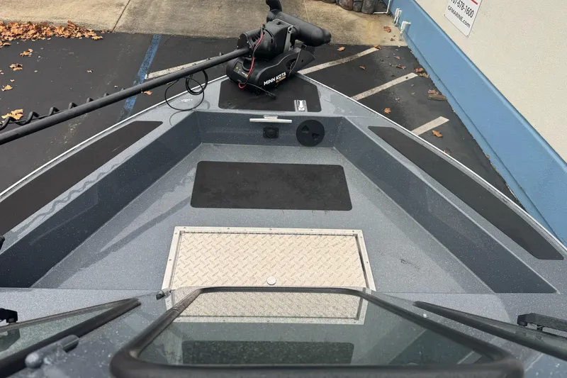 Slide: The Image of 2022 Duckworth 18 Advantage Sport boat with Minn Kota trolling motor on deck. - 22